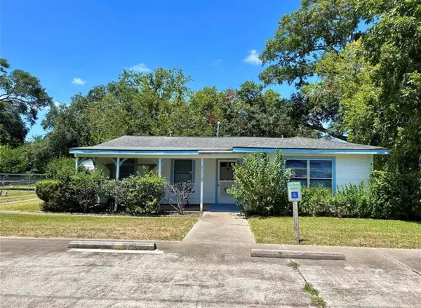 Angleton, TX 77515,1113 E Cedar ST