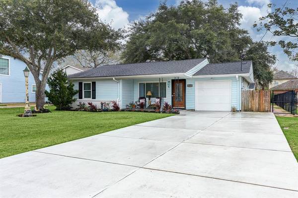 4449 Shady Lake DR, Seabrook, TX 77586