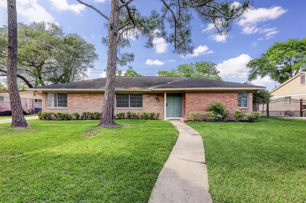 5430 Willowbend Blvd, Houston, TX 77096