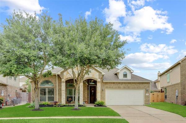 297 W Bend DR, League City, TX 77573