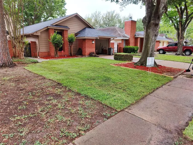 8562 Laurel Trails DR, Houston, TX 77095