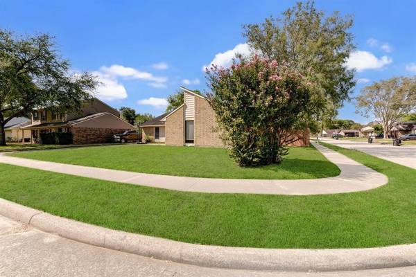 4202 Winterborne DR, Pasadena, TX 77505