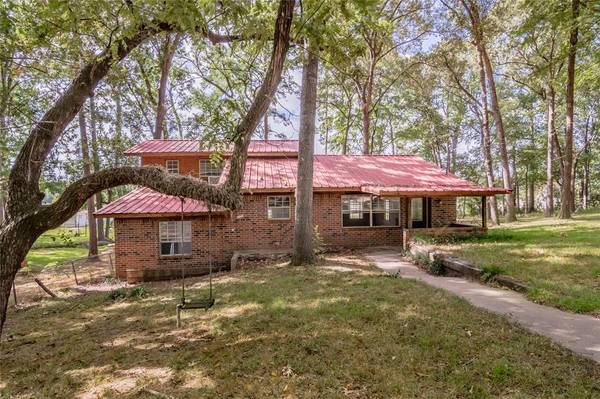 284 Hackberry ST, Trinity, TX 75862