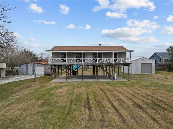 216 11TH ST, San Leon, TX 77539