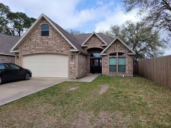 1215 S 16th ST, Nederland, TX 77627