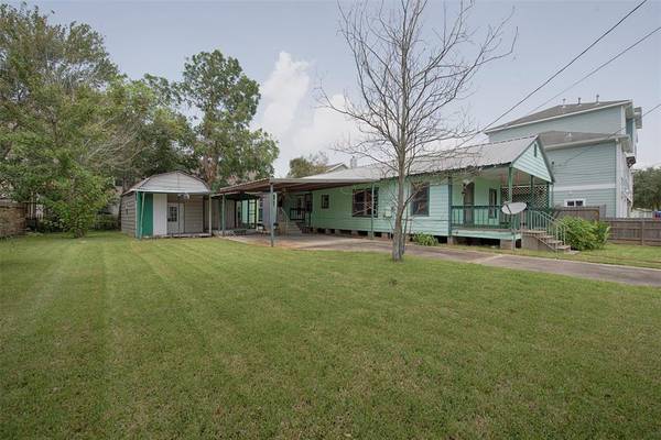 410 Pine RD, Clear Lake Shores, TX 77565