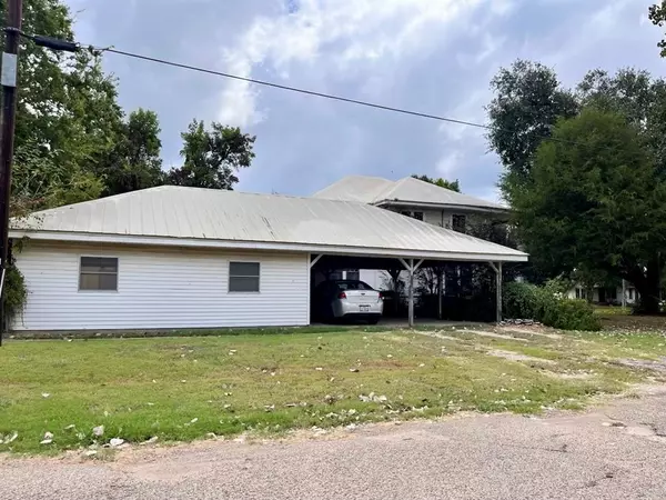 Wortham, TX 76693,416 W Main ST