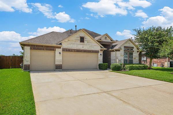 11810 Eagle Ridge DR, Mont Belvieu, TX 77535