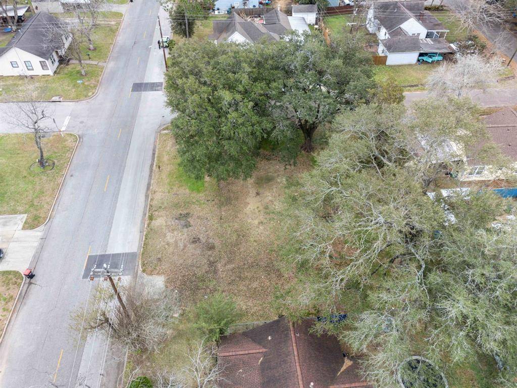 Baytown, TX 77520,409 & 411 E Gulf ST