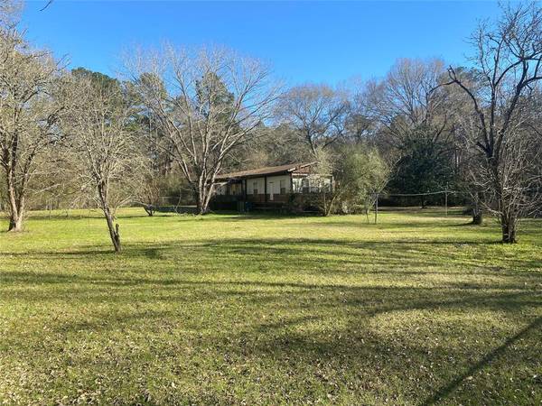 208 E Park DR,  Onalaska,  TX 77360