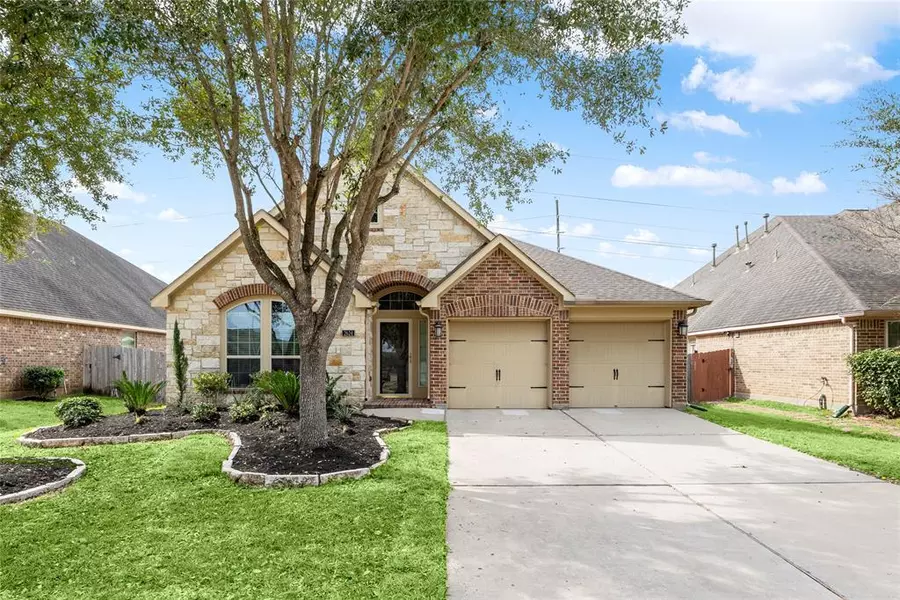 2624 Nightsong DR, Pearland, TX 77584