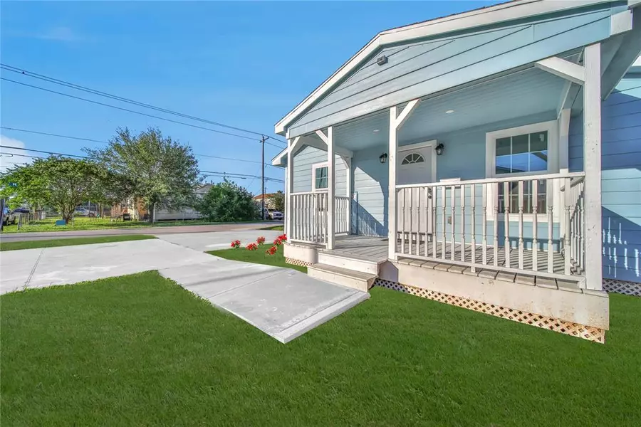 2221 Grover AVE, Galveston, TX 77551