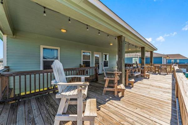 842 Sea Spray DR, Crystal Beach, TX 77650