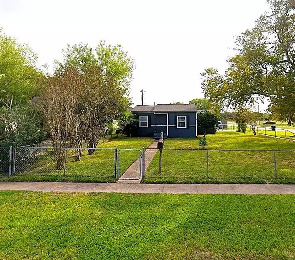 329 17th AVE N, Texas City, TX 77590