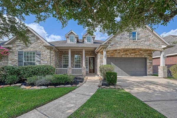 2420 Garnetfield LN, Friendswood, TX 77546