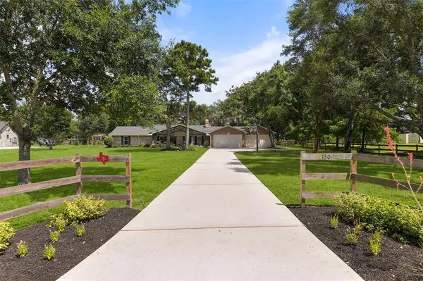 1309 Falling Leaf DR, Friendswood, TX 77546