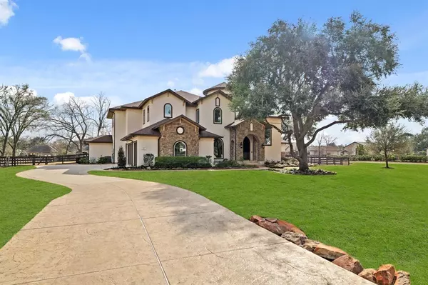 14 Royal King RD, Tomball, TX 77377