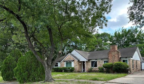 1047 W Donovan ST, Houston, TX 77091