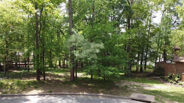 2003 E Lake DR, Huntsville, TX 77340