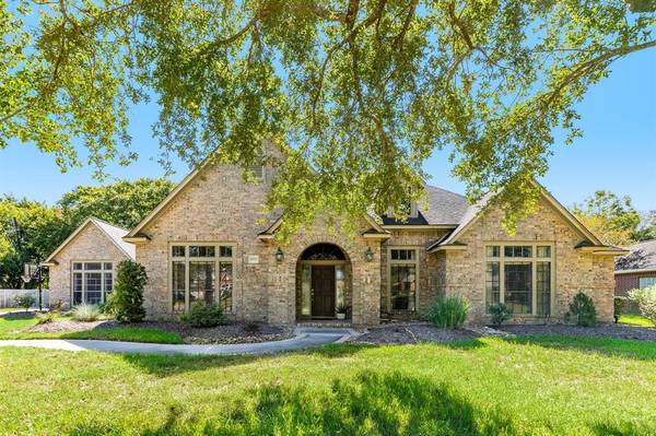 300 Timbercreek DR, Lake Jackson, TX 77566