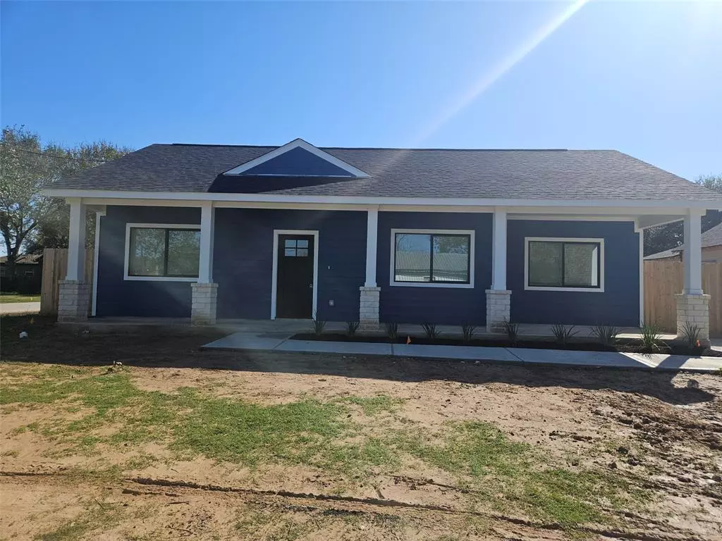 Eagle Lake, TX 77434,300 2nd ST