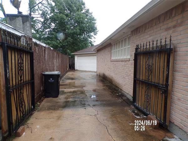 Houston, TX 77077,11530 Wickersham LN