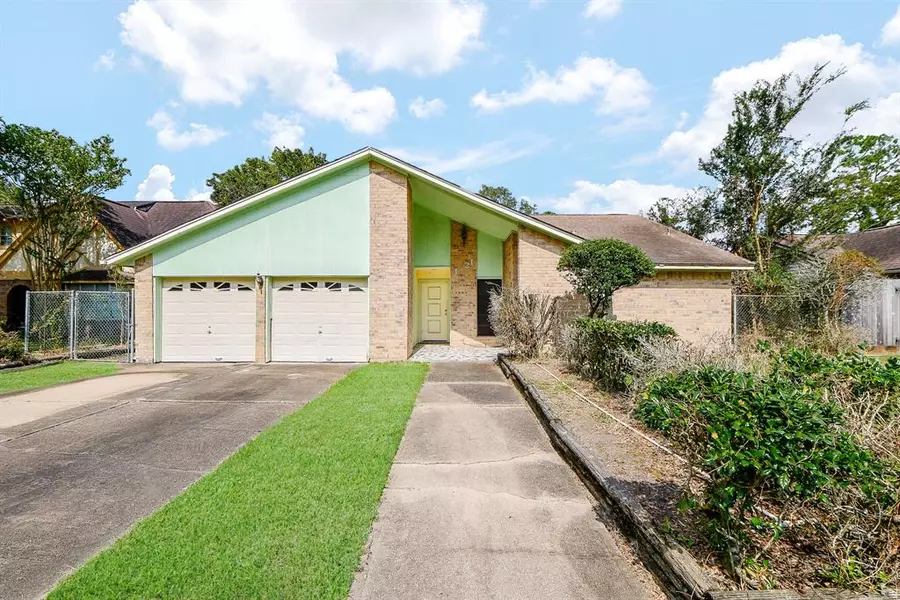 1921 Cripple Creek LN, Pearland, TX 77581