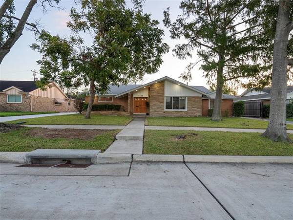 4119 Mischire DR, Houston, TX 77025