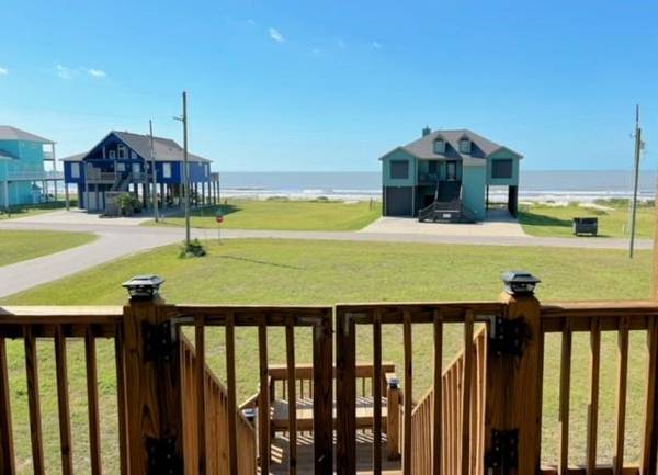 933 Sue DR, Crystal Beach, TX 77650