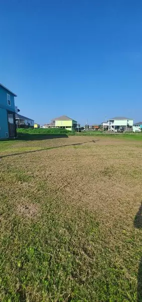 967 Gulf RD, Crystal Beach, TX 77650