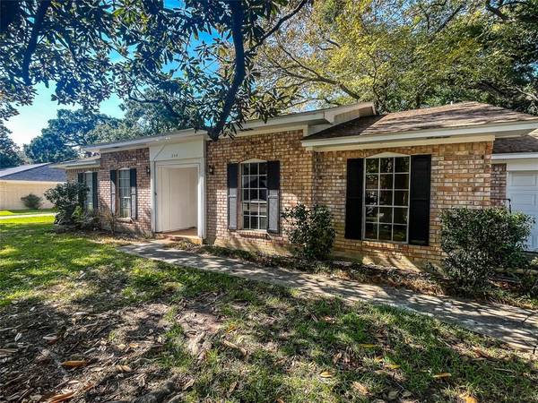 244 Narcissus ST, Lake Jackson, TX 77566