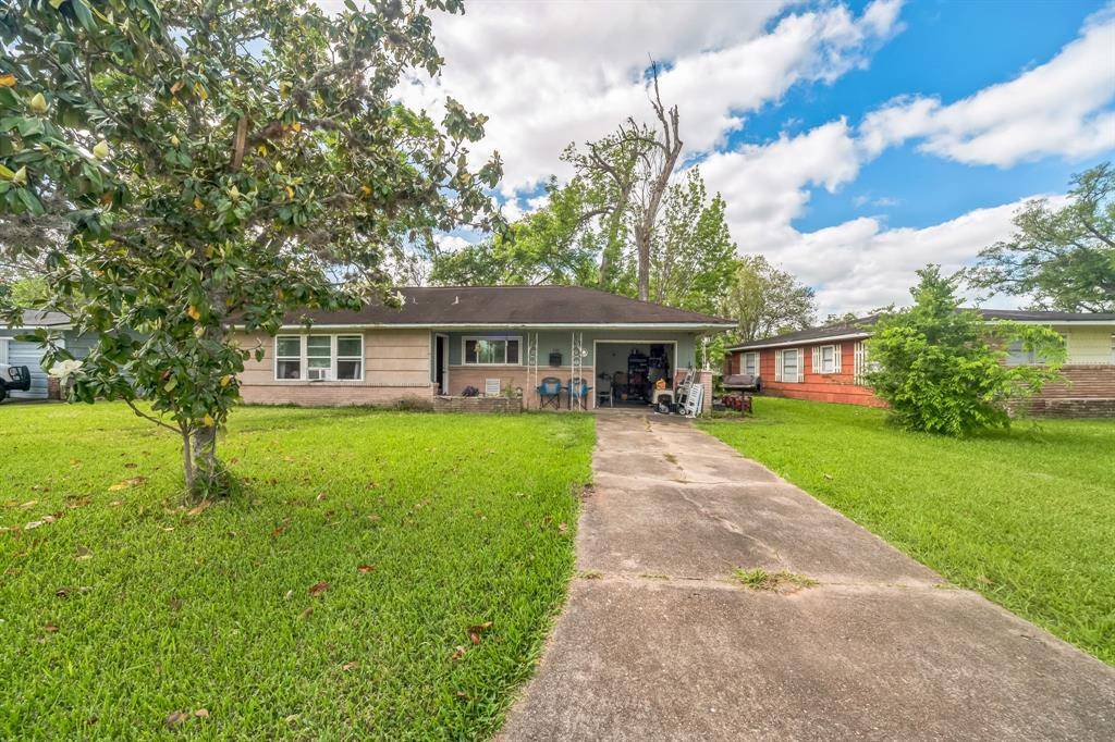 116 Chestnut ST, Lake Jackson, TX 77566