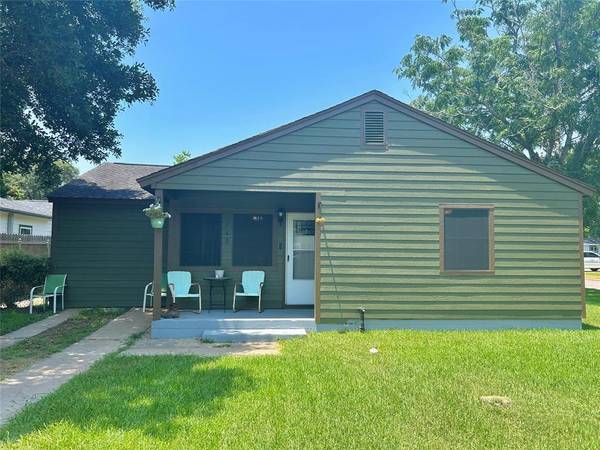 749 Lorraine ST, Angleton, TX 77515