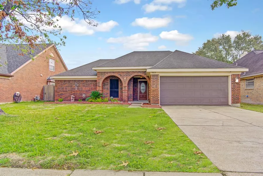 3813 Redbud DR, La Porte, TX 77571