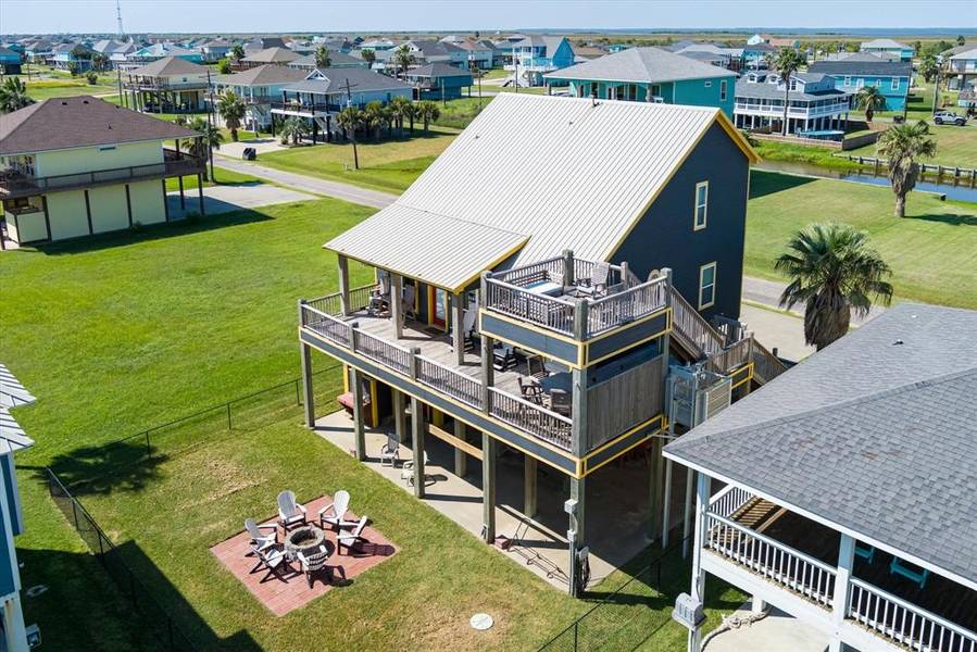 2932 Lakeside DR, Crystal Beach, TX 77650