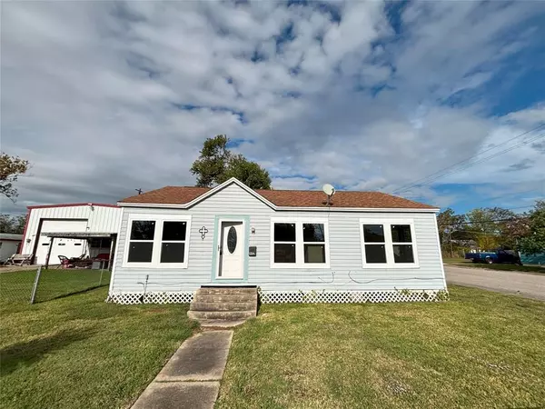 902 W 4th ST, Freeport, TX 77541