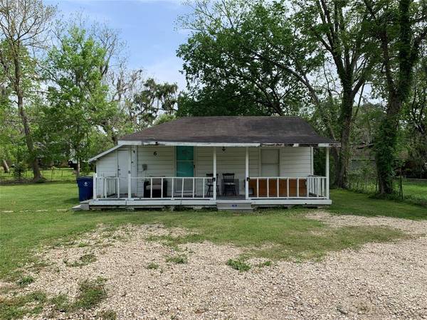 6 W Mahan ST, Richwood, TX 77531