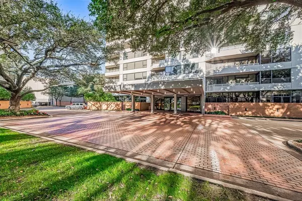 14 Greenway PLZ #6P, Houston, TX 77046