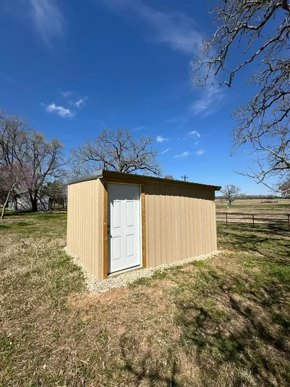 2016 W Davis Ln CP W, Caldwell, TX 77836