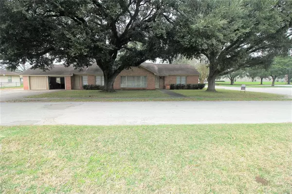 102 Evans ST, Wharton, TX 77488