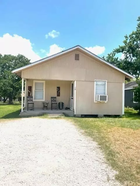 18 N Avenue C,  Freeport,  TX 77541