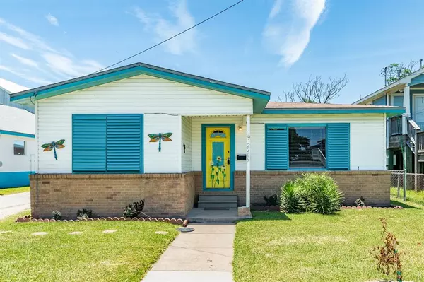 2209 Saladia ST, Galveston, TX 77551