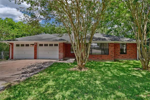 106 S Scott ST, Fayetteville, TX 78940