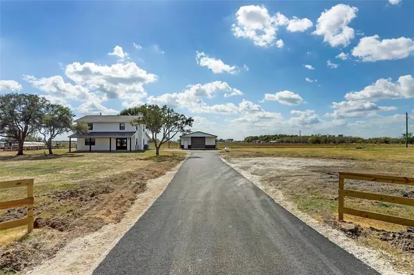 2157 Lezak RD, Sealy, TX 77474