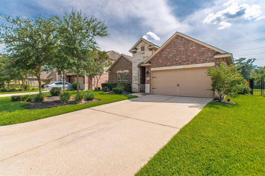 99 W Wading Pond CIR, The Woodlands, TX 77375