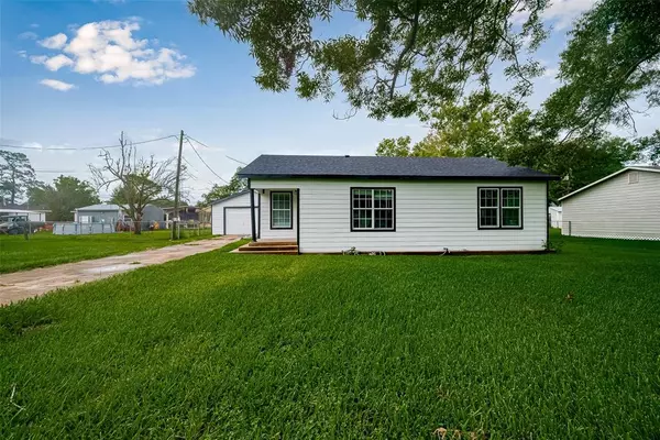 605 Pine ST, Sweeny, TX 77480