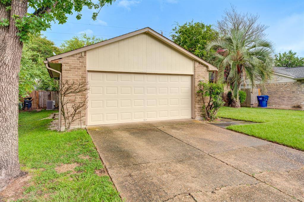6802 Loch Langham DR, Houston, TX 77084