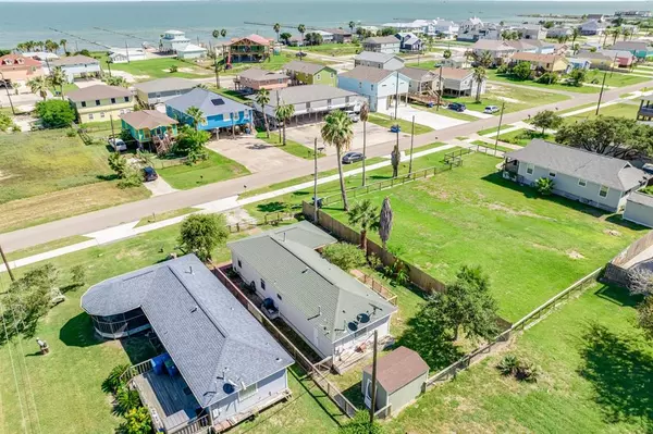 Rockport, TX 78382,1307 S Live Oak ST