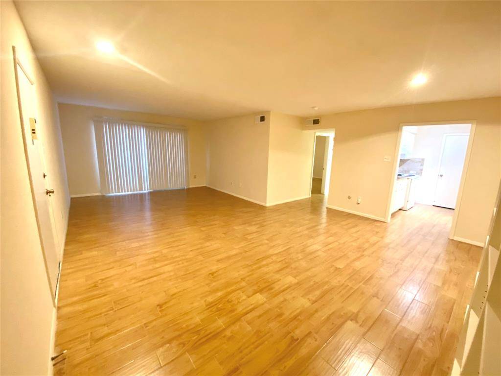Houston, TX 77024,7575 Katy FWY #11