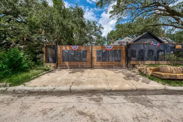 415 Fairbanks ST #Garage, Houston, TX 77009